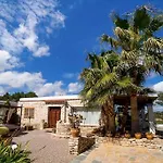 Casa Con Piscina, Jardin Y Juegos Exteriores