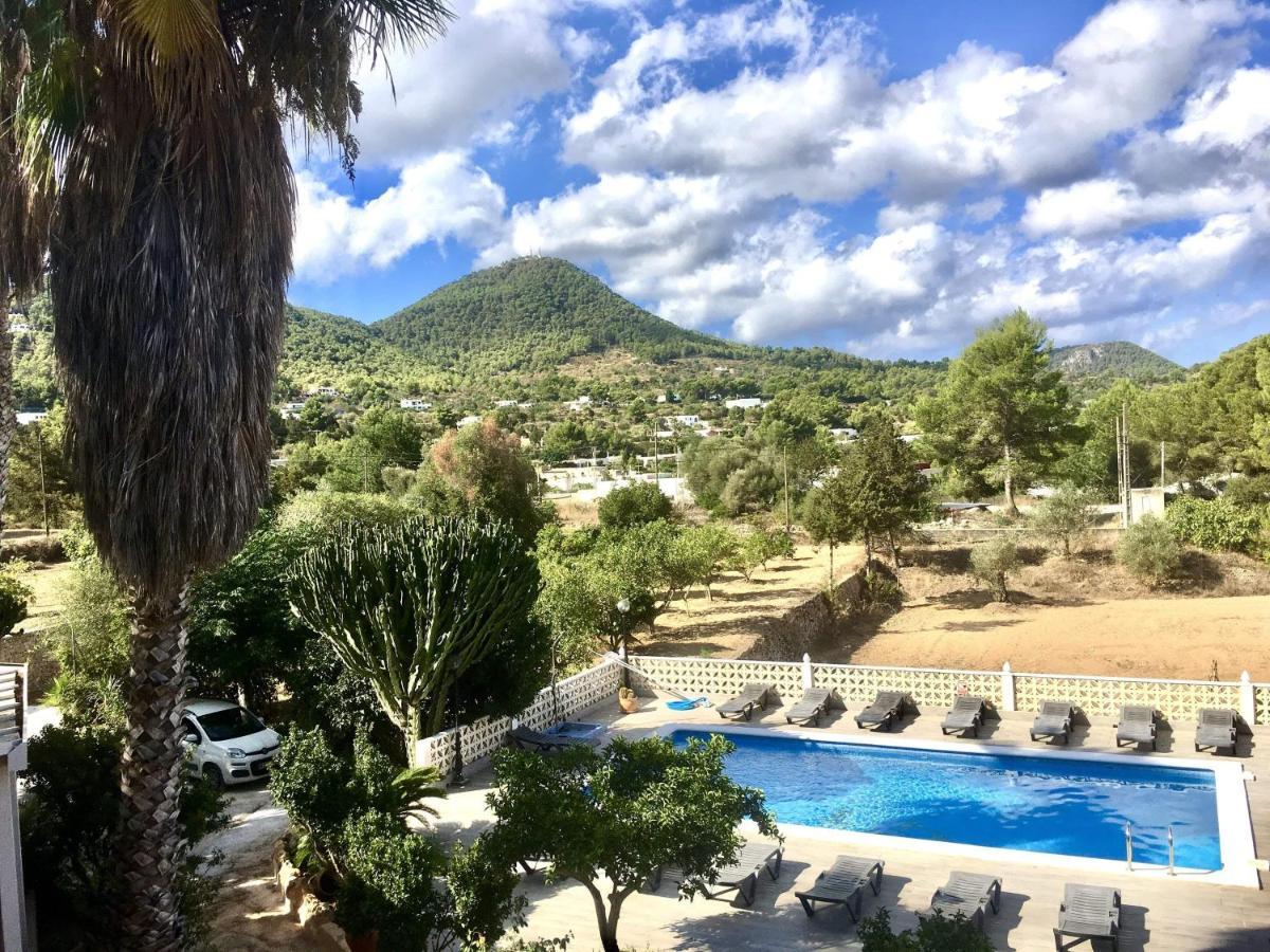 Alexa Charming Is Just A 10 Min Drive To Either Playa Den Bossa Or San Antonio
