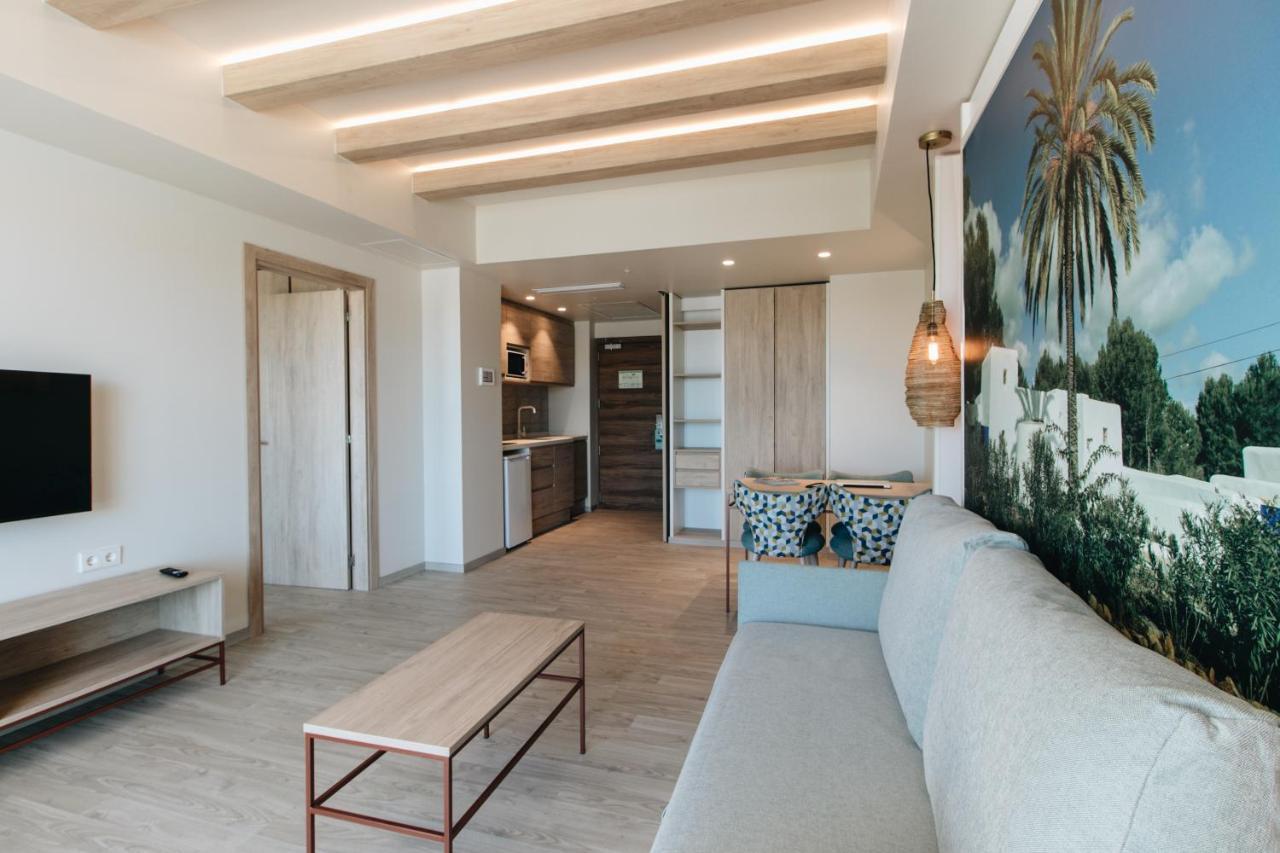 The White (adults Only) Apartment *
