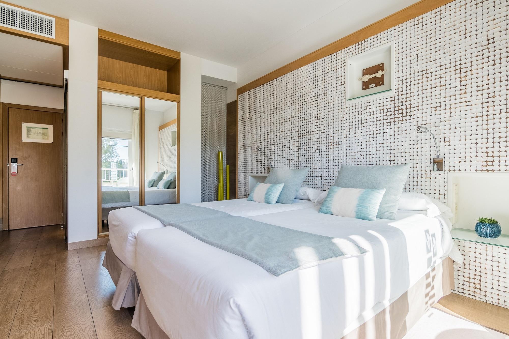 Lux Isla 3*