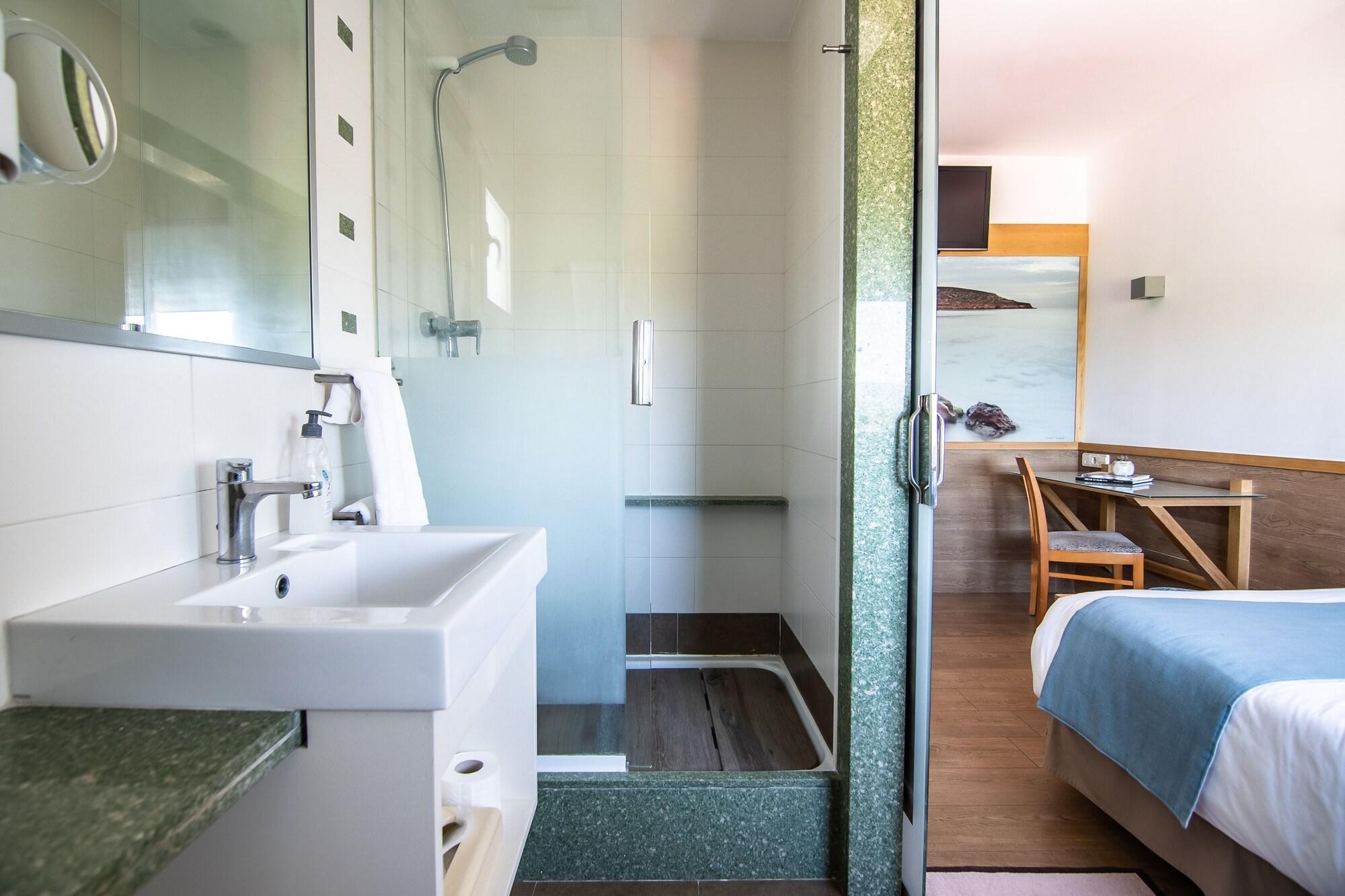 Lux Isla Hotel 3*