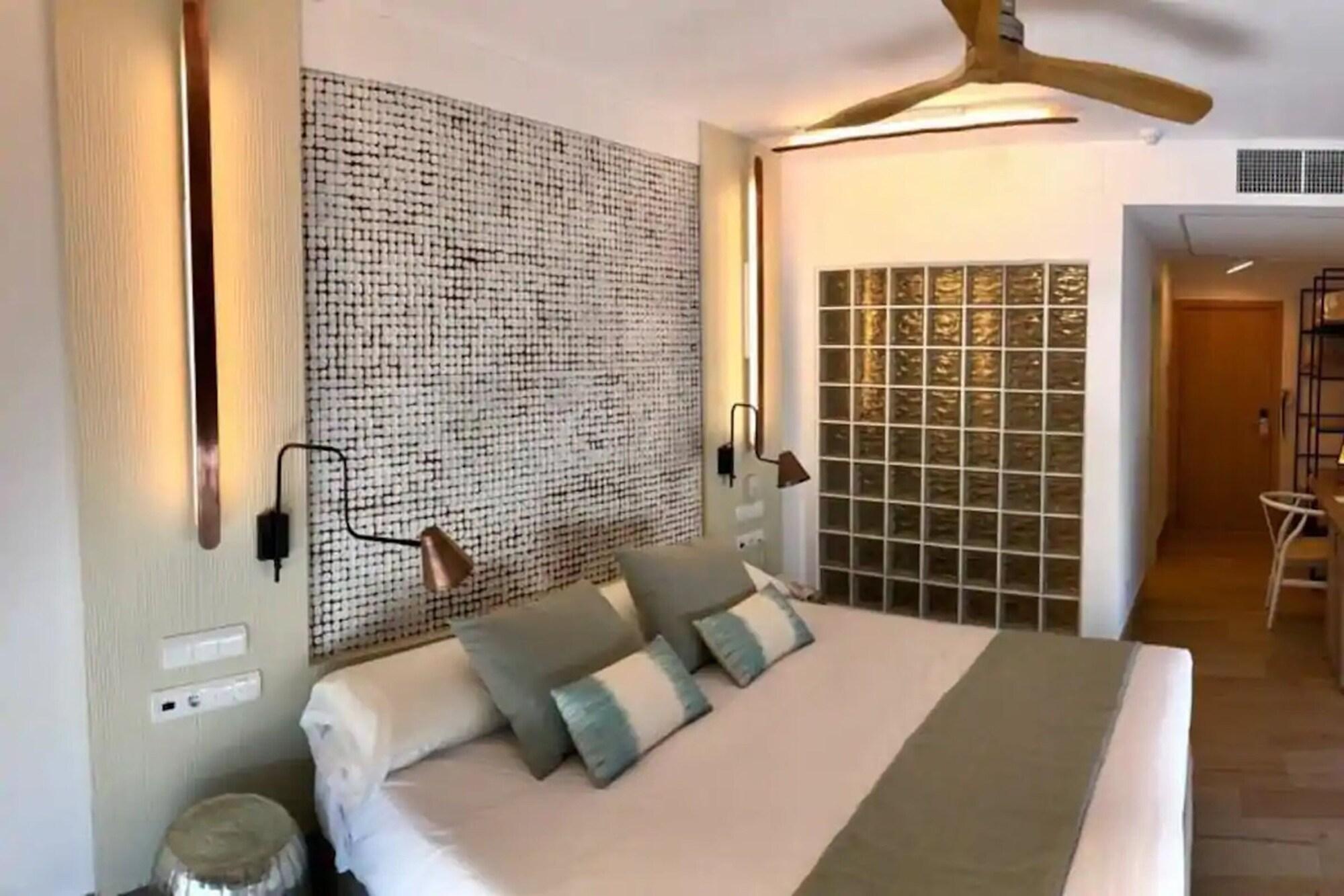Lux Isla Hotel