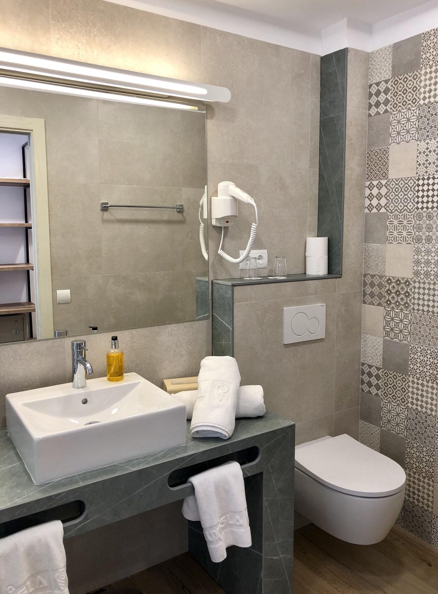 Lux Isla Hotel 3*