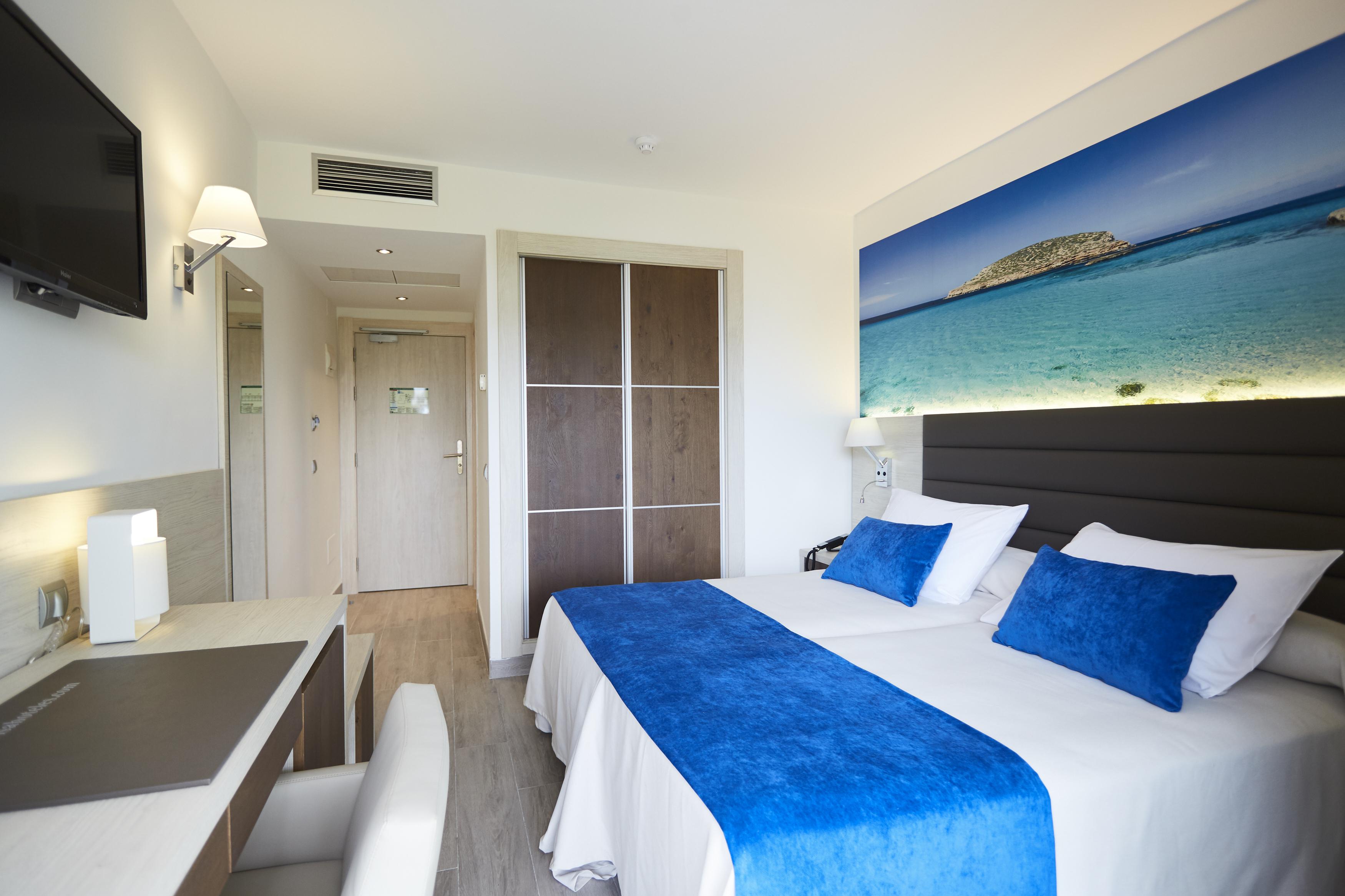 Hotel Invisa Club Cala Blanca 3*