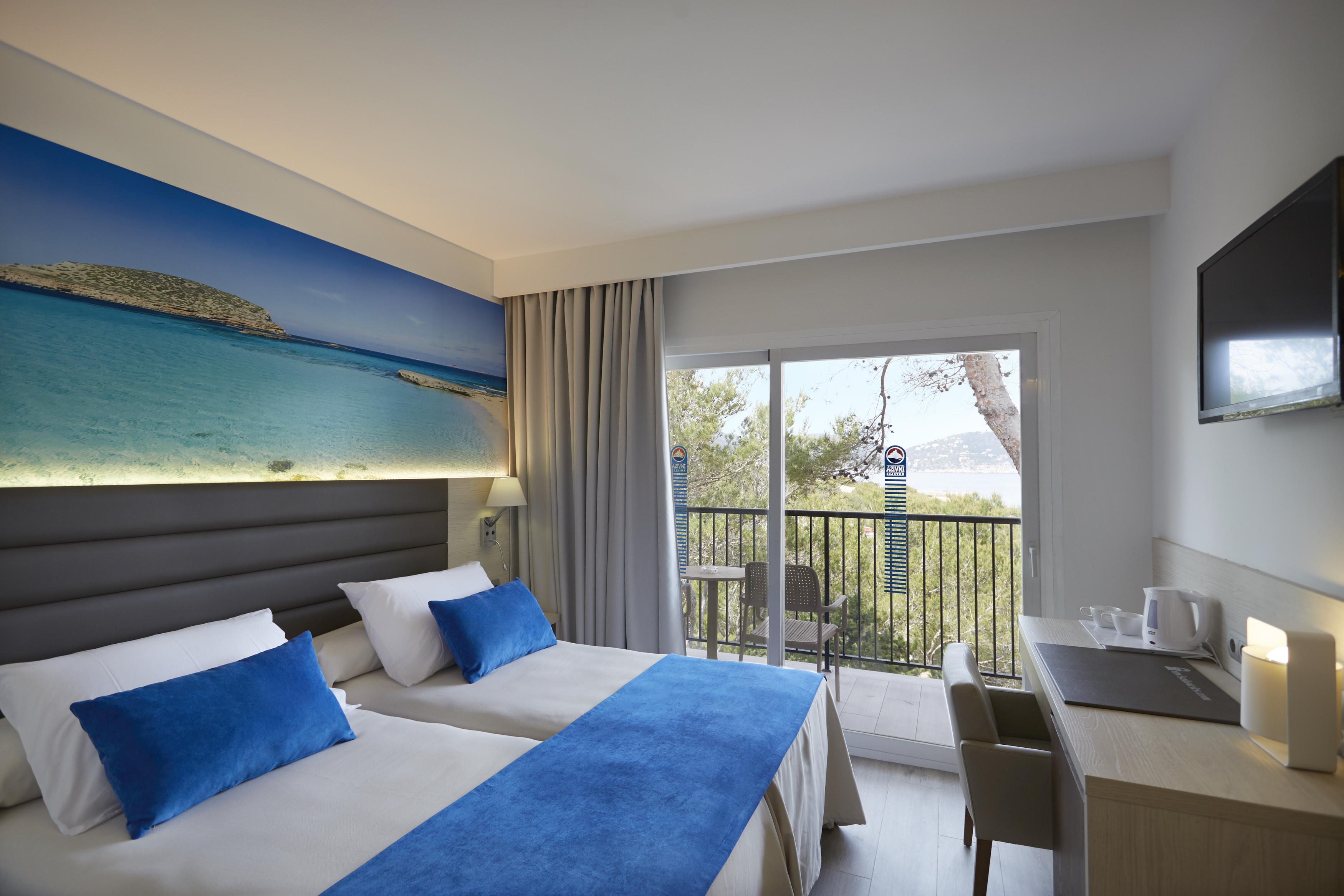 Invisa Club Cala Blanca Hotel 3*