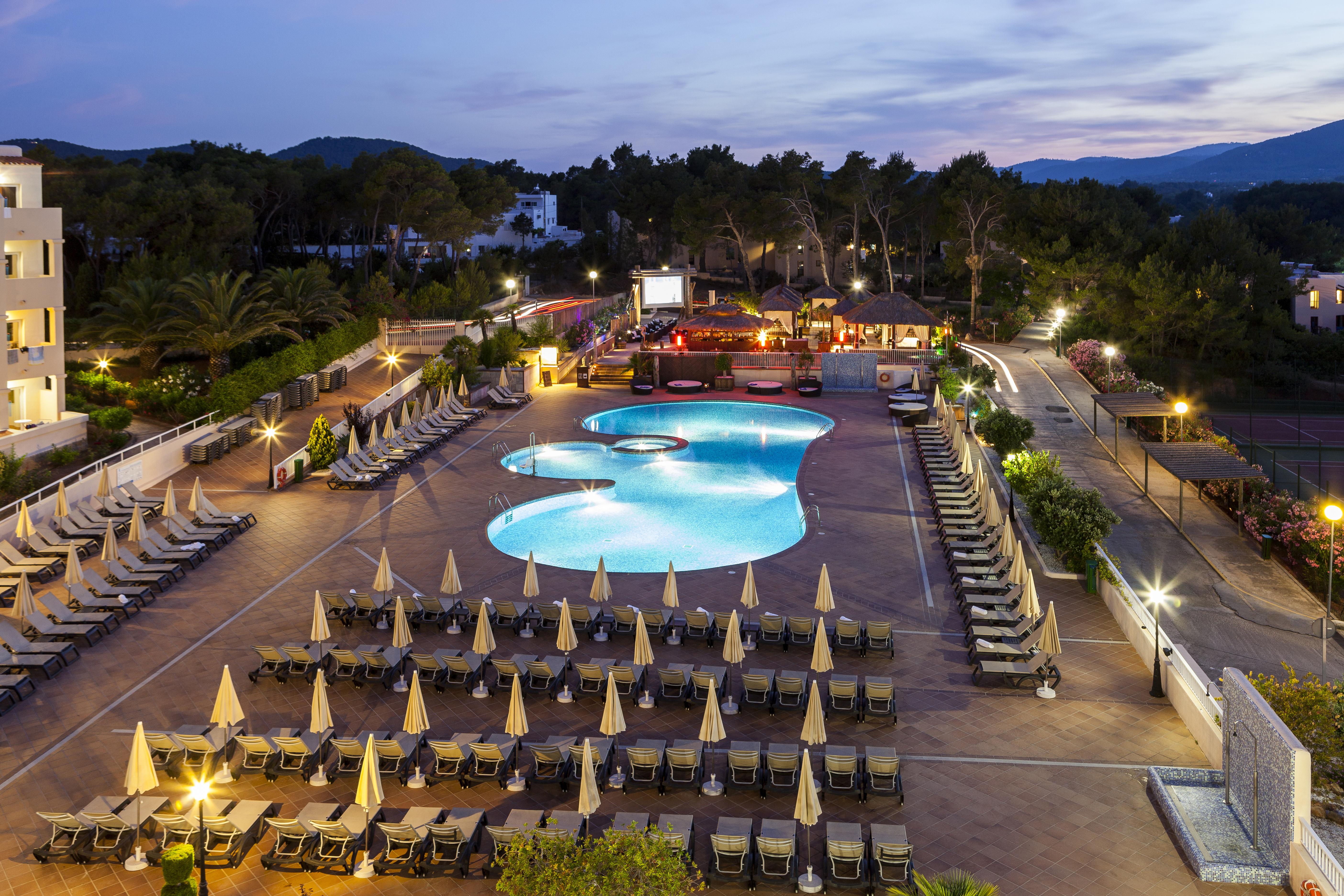 Hotel Invisa Club Cala Blanca 3*