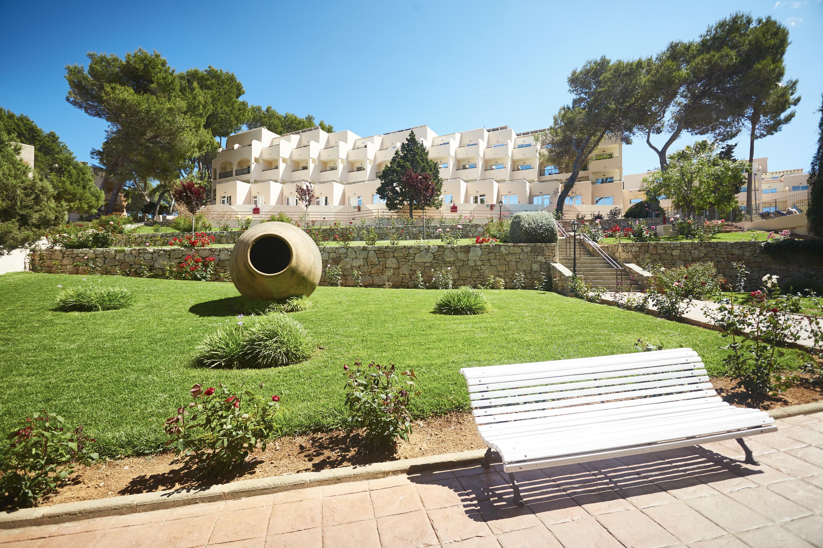 Invisa Club Cala Blanca Es Figueral