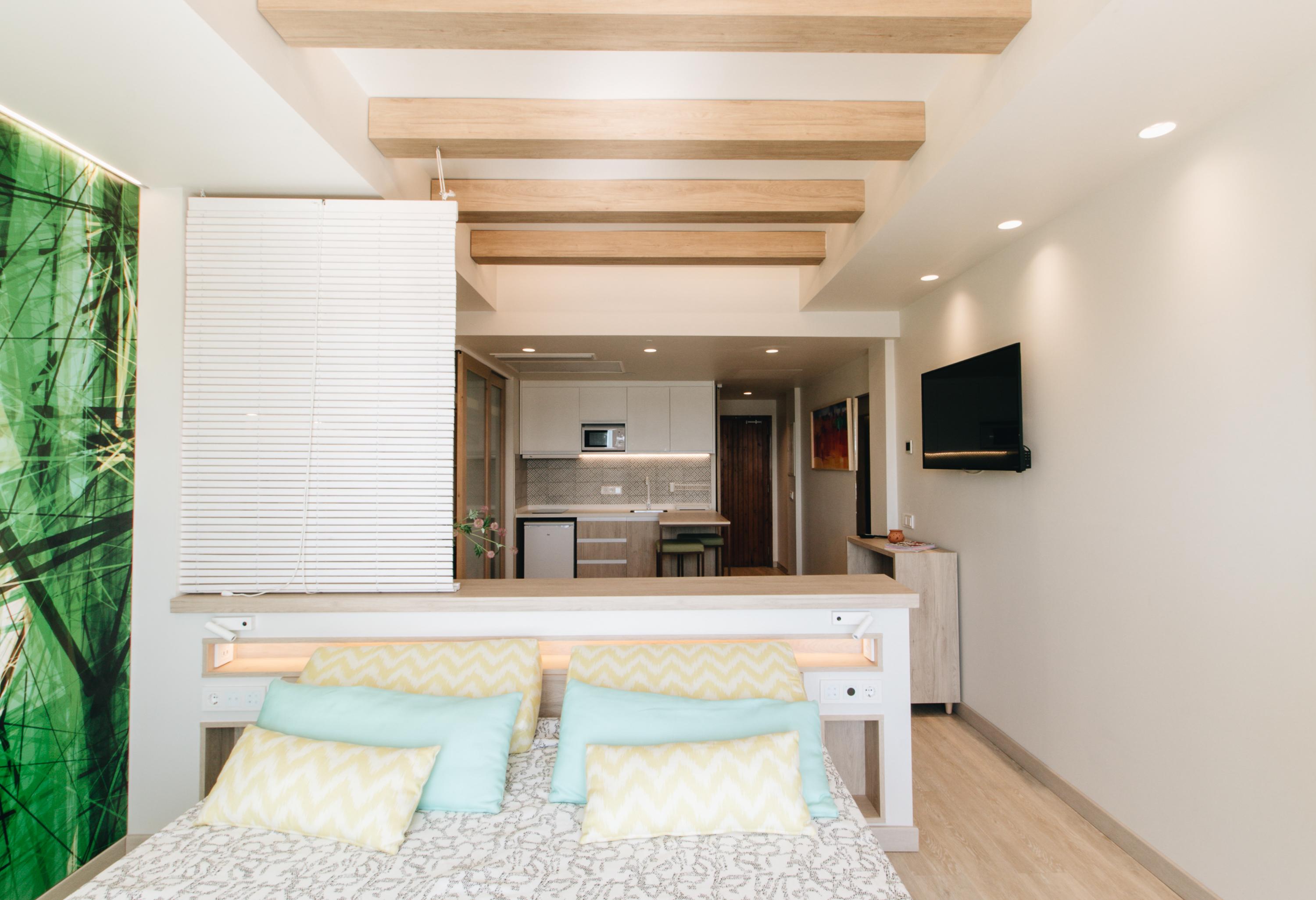 The White (adults Only) Apartment *