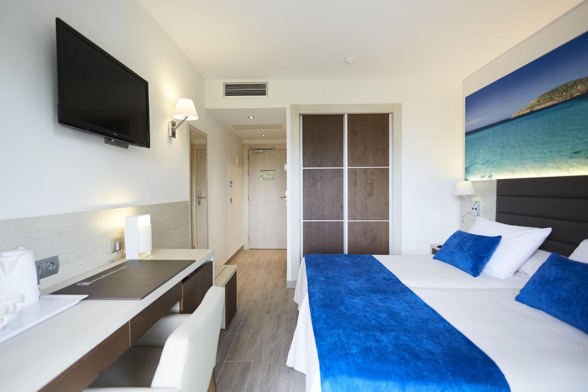 Invisa Club Cala Blanca Hotel 3*