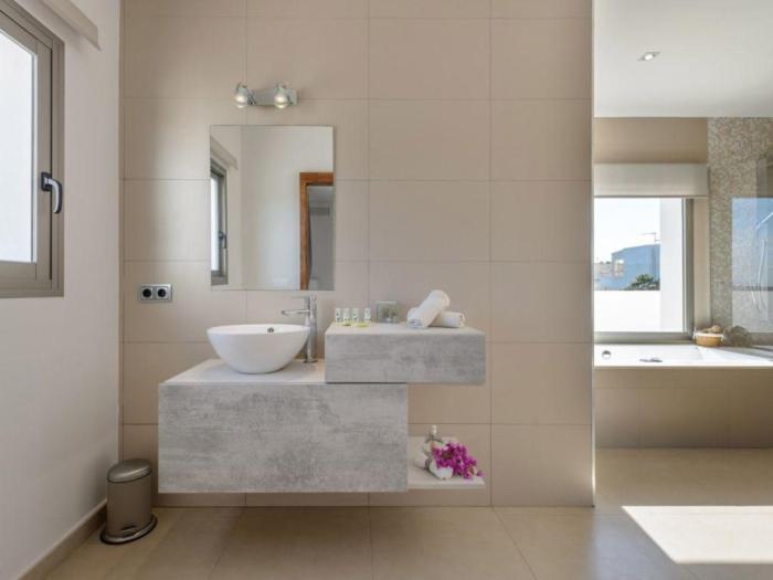 Casa de Férias Moderna Casa Con Piscina Privada Santa Eulária des Riu