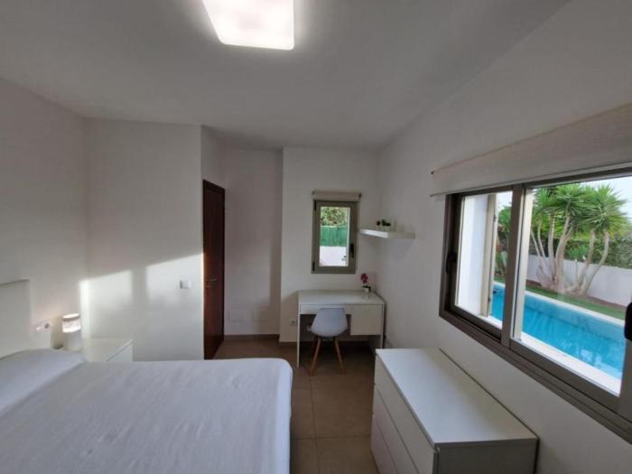 Moderna Casa Con Piscina Privada Casa de Férias *