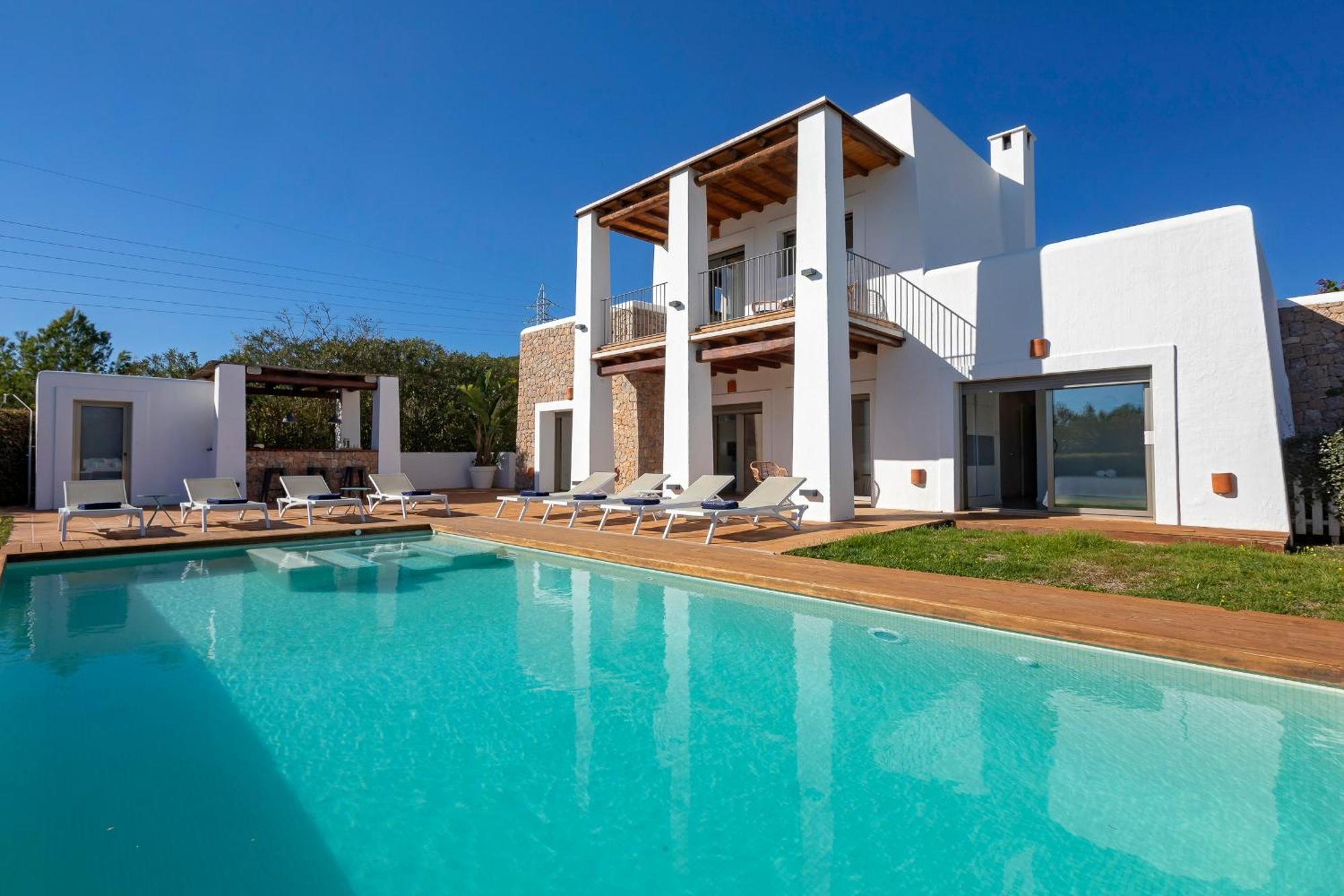 In Sleeps 10 To 12 Guests Villa