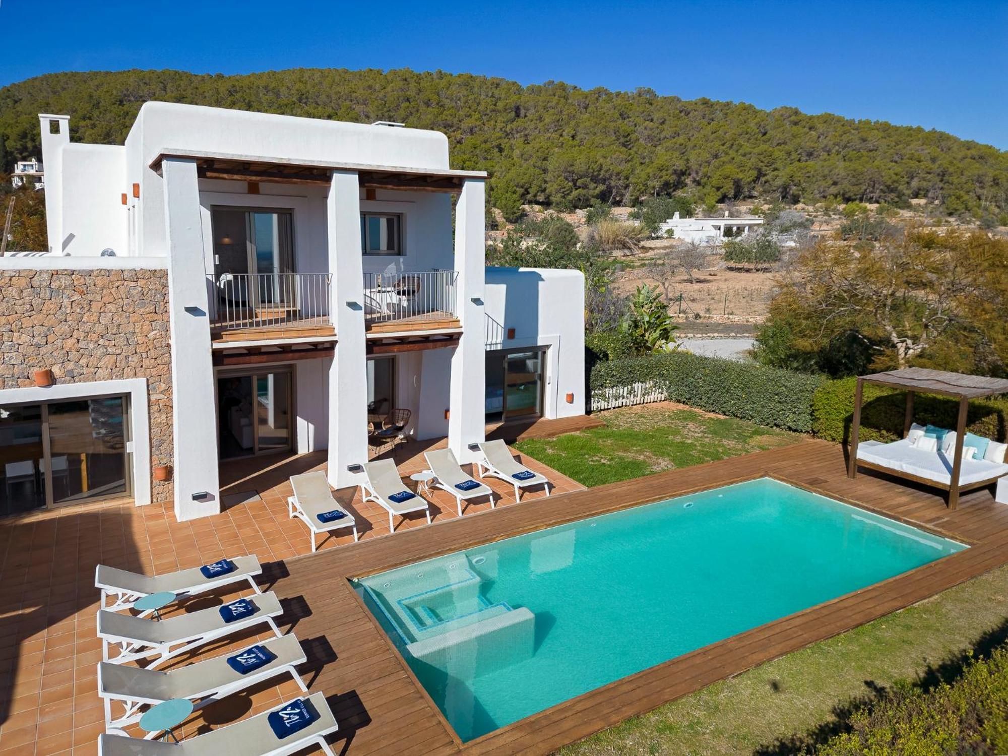 In Sleeps 10 To 12 Guests Villa