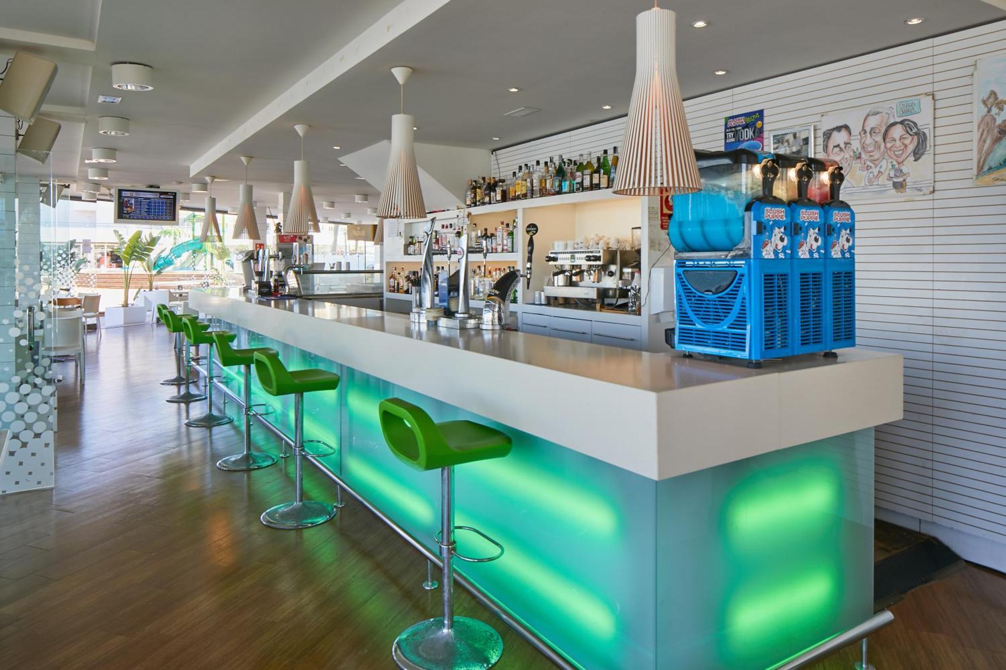 Aparthotel Playa Bella