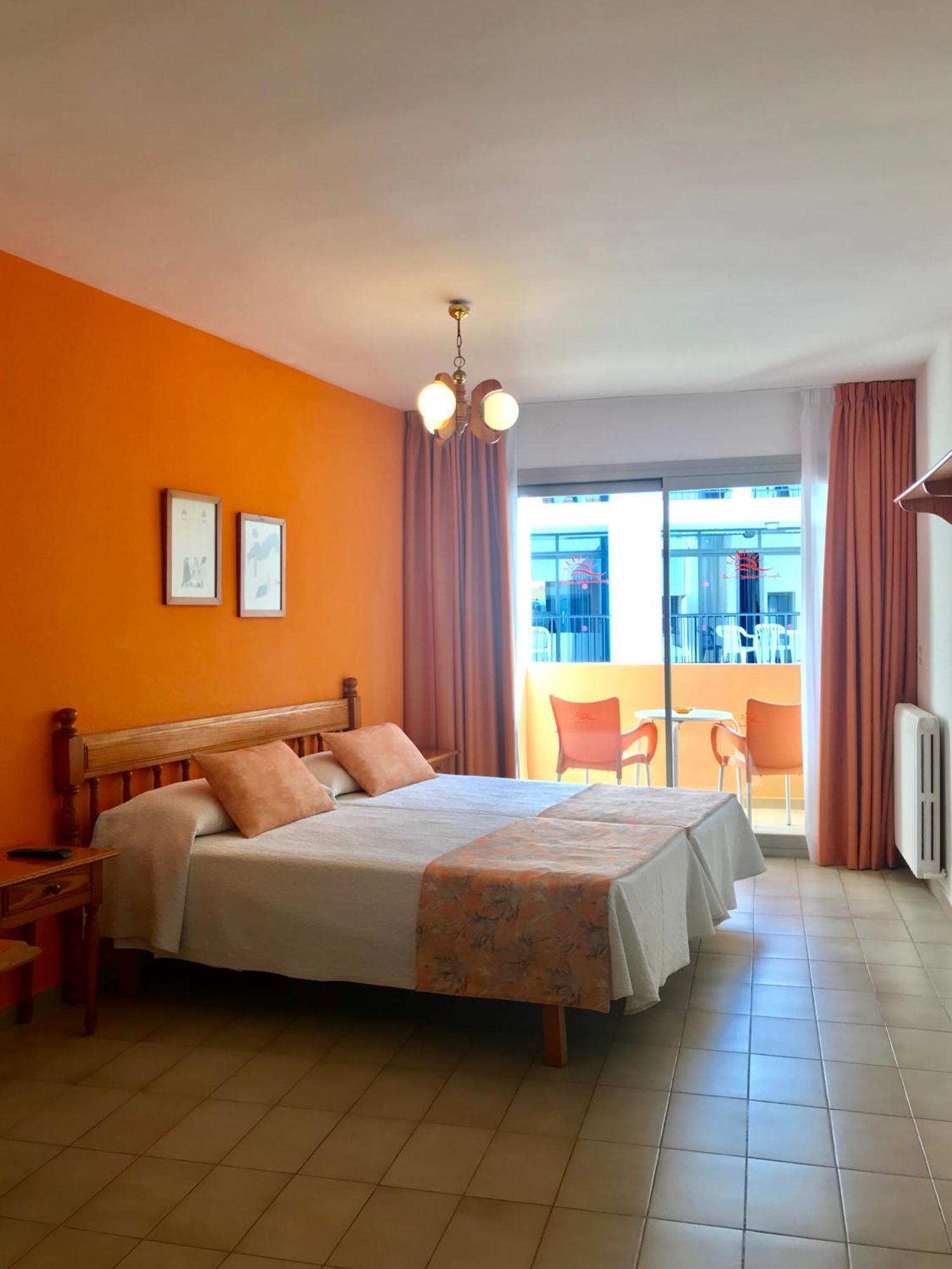 Jovial Aparthotel *
