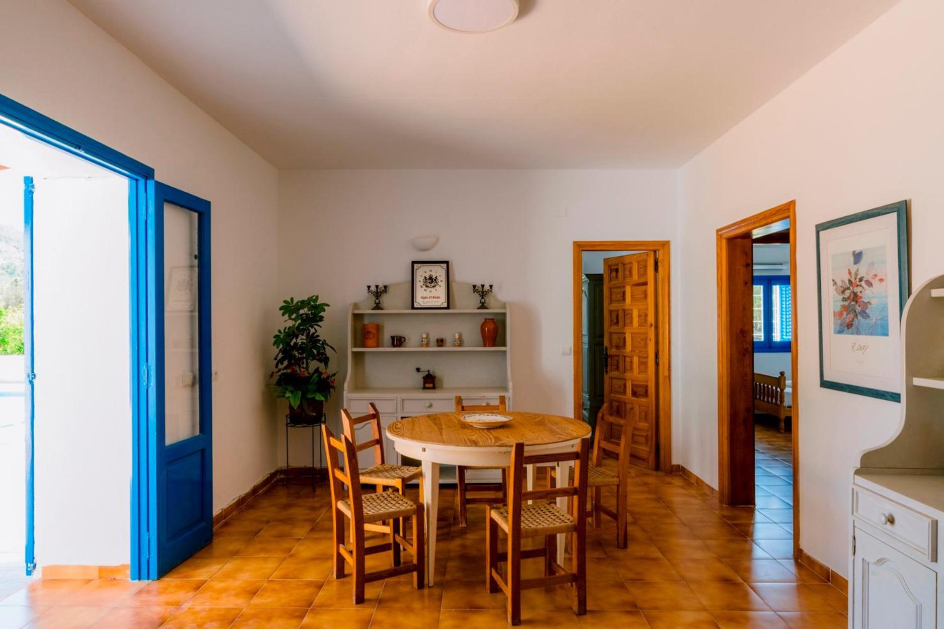 Villa Alexa Charming Is Just A 10 Min Drive To Either Playa Den Bossa Or San Antonio