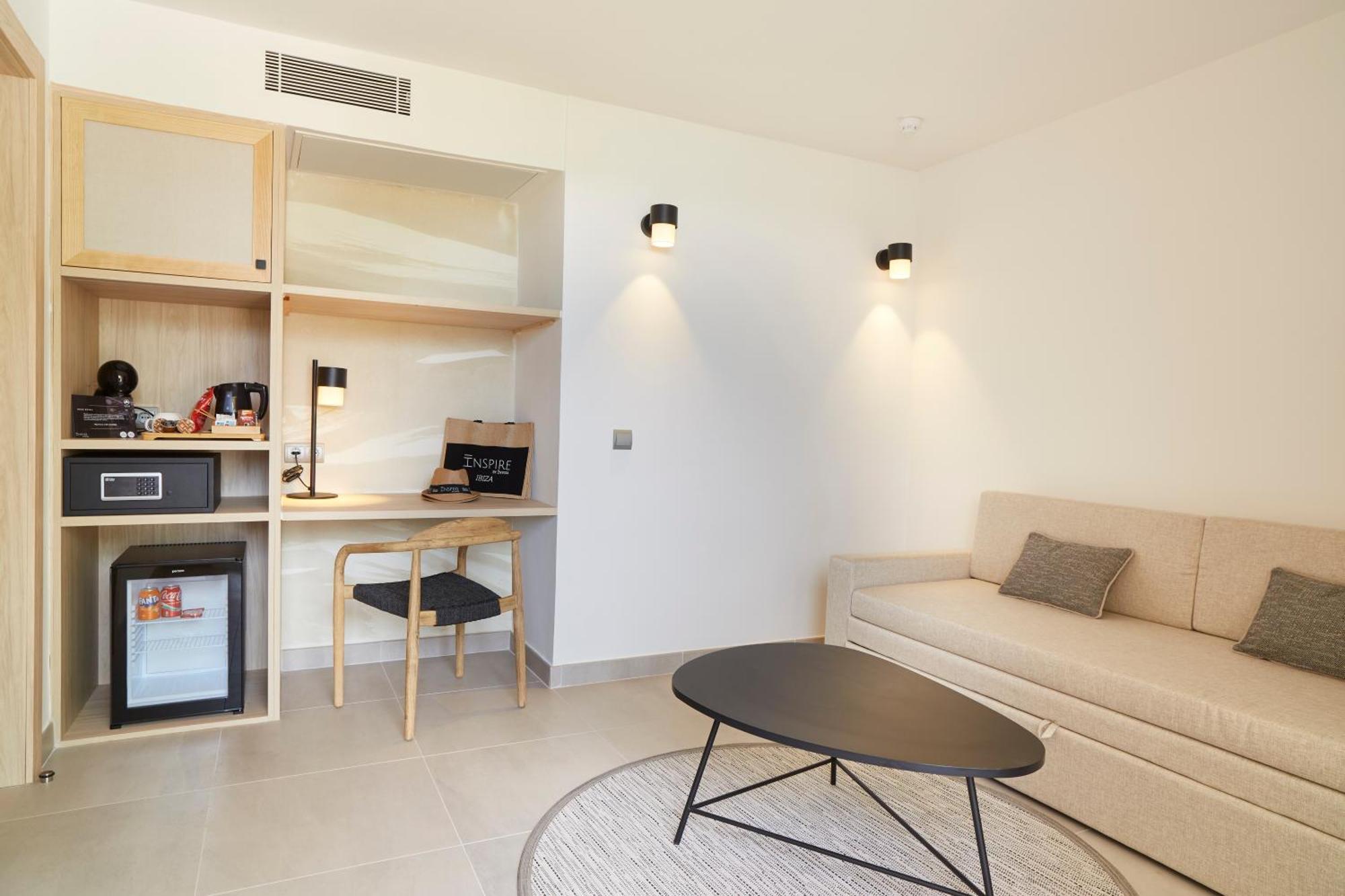 Invisa Club Cala Blanca Hotel 3*