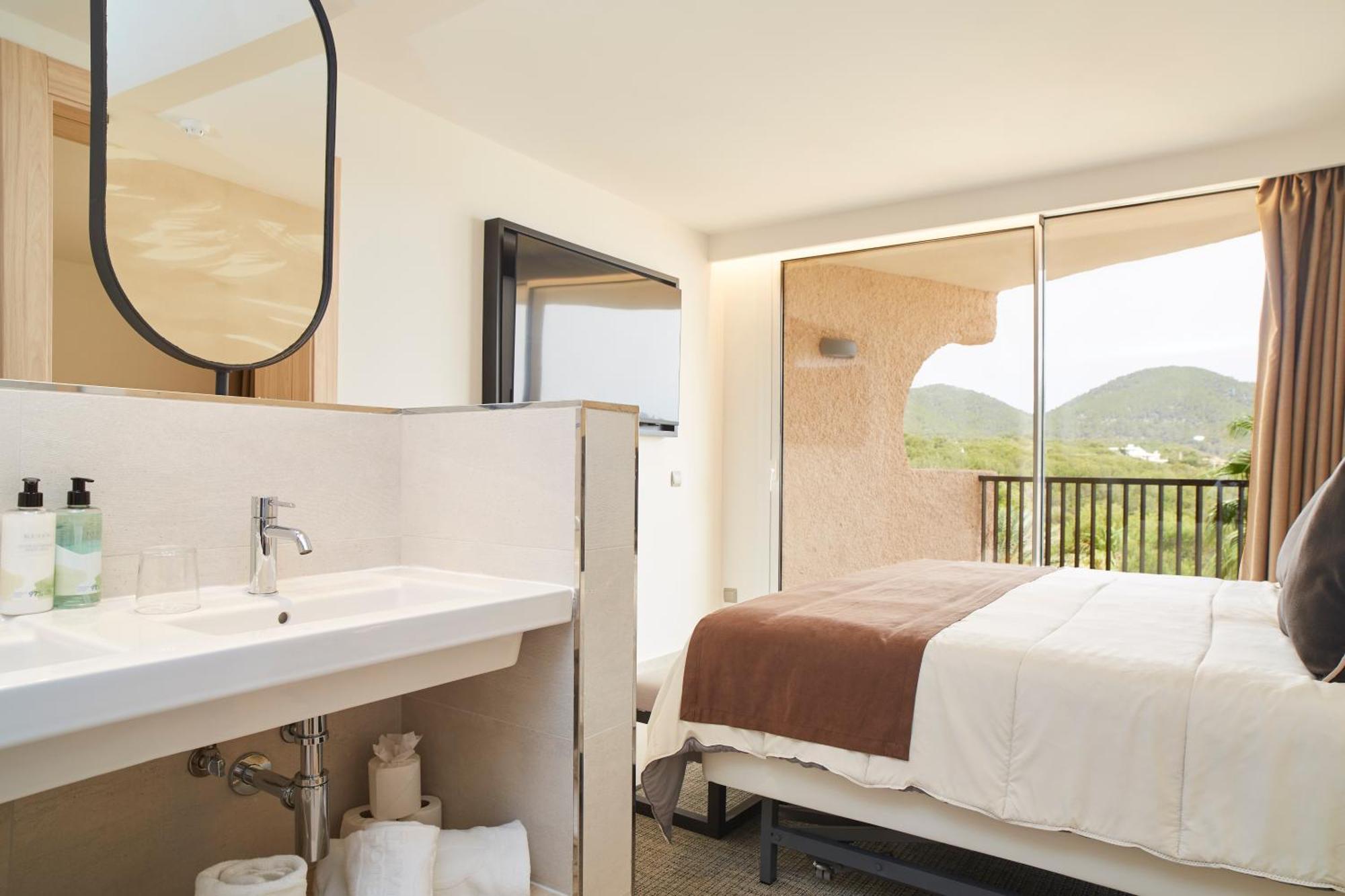 Hotel Invisa Club Cala Blanca