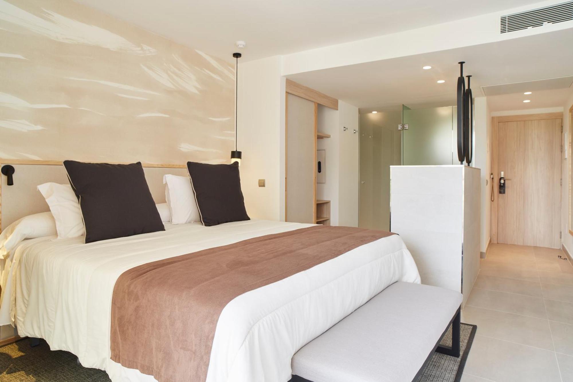Invisa Club Cala Blanca Hotel 3*