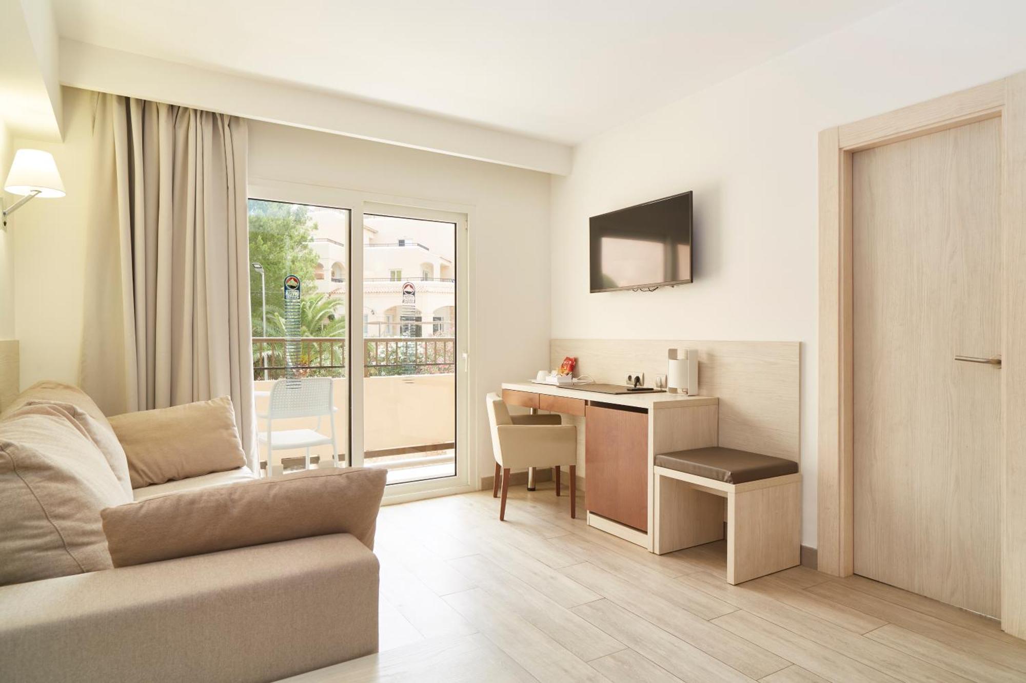 Hotel Invisa Club Cala Blanca Es Figueral