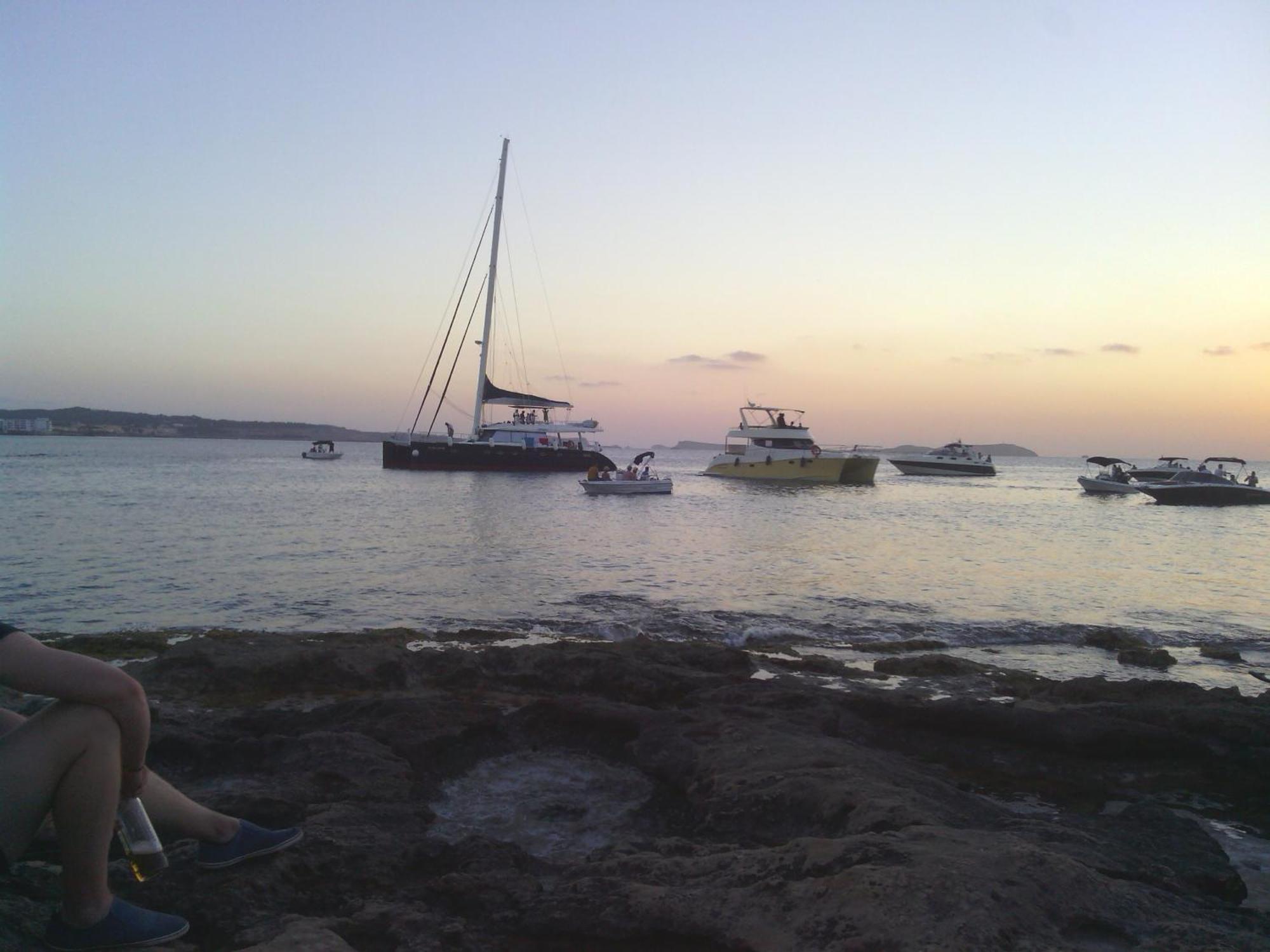 Botel Catamaran Y Velero I Centro De Ibiza Town