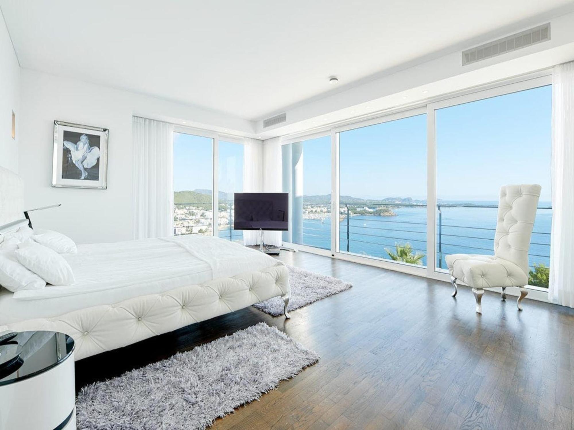 In Ibiza With Infinity Pool And Sea Views Santa Eularia des Riu
