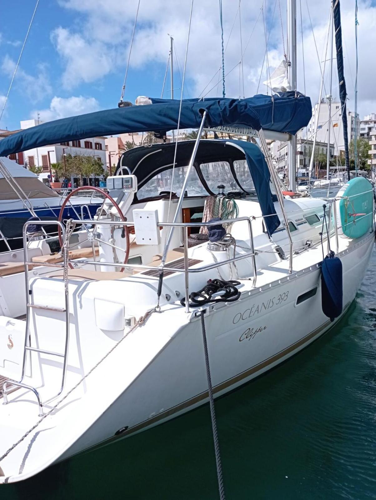 Catamaran Y Velero I Centro De Botel *