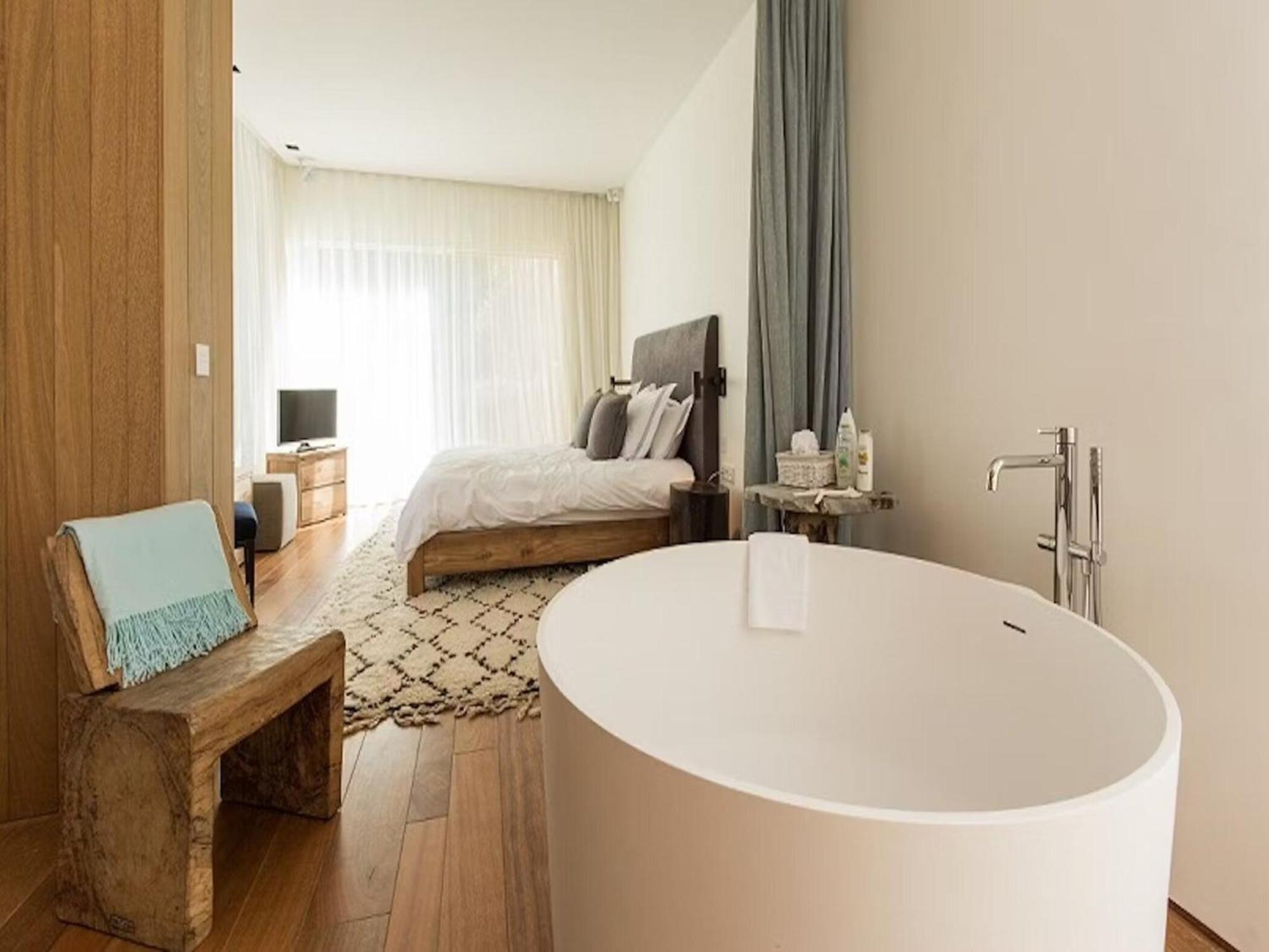 Villa Modern With Hot Tub