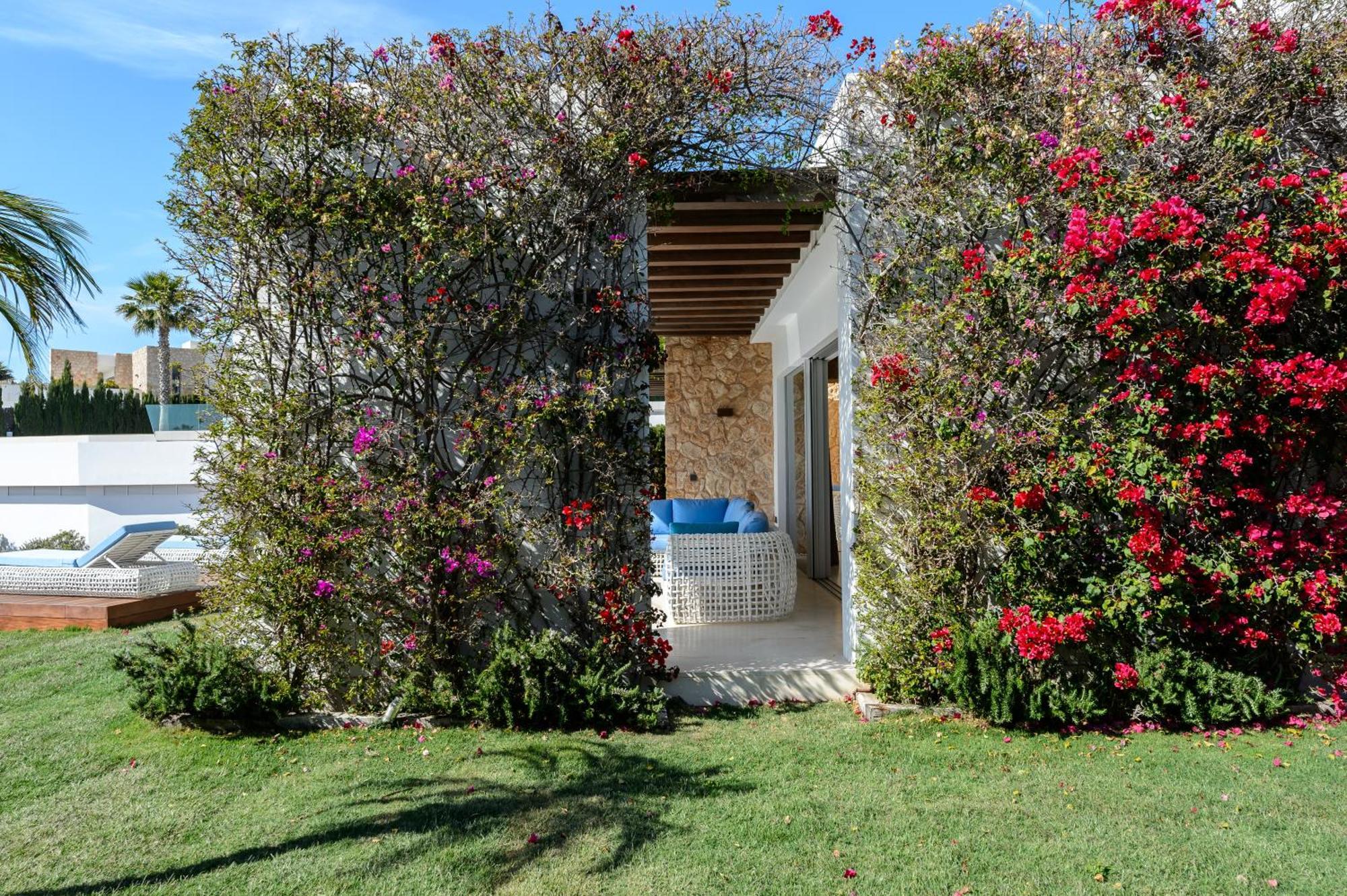 Zelmar - Tranquility And Privacy In Cala Conta *