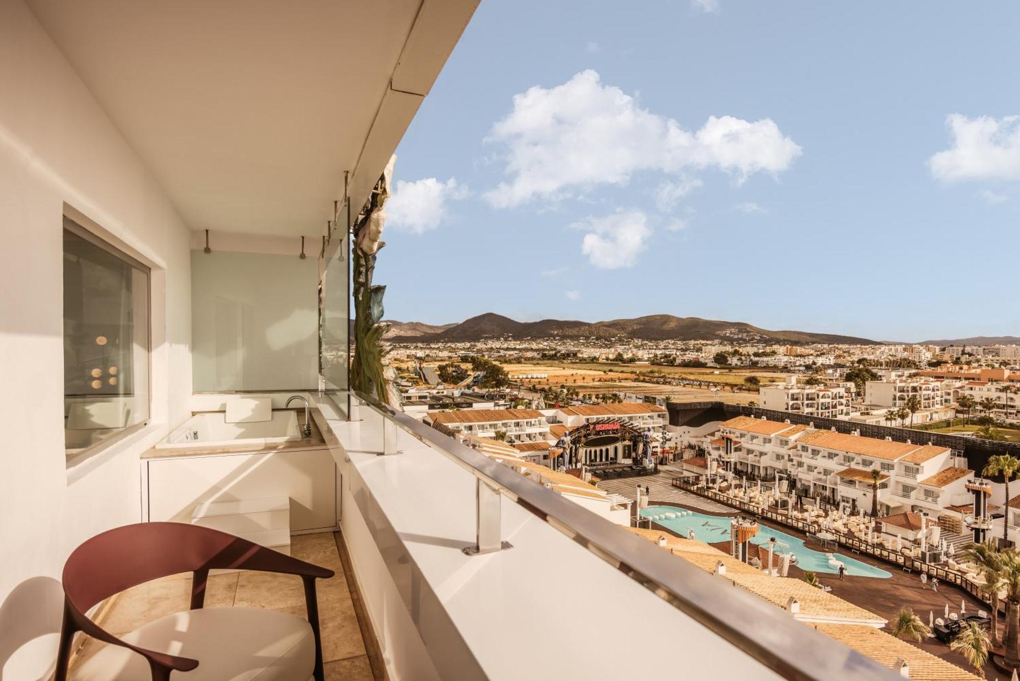 The Unexpected Ibiza - Ushuaia Club Entrance Included (adults Only) Platja d'en Bossa