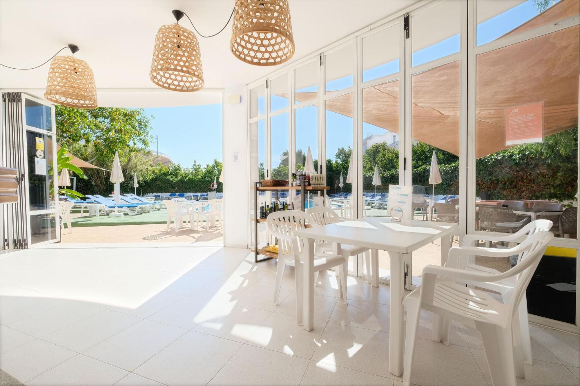 Azuline Llevant Hotel *