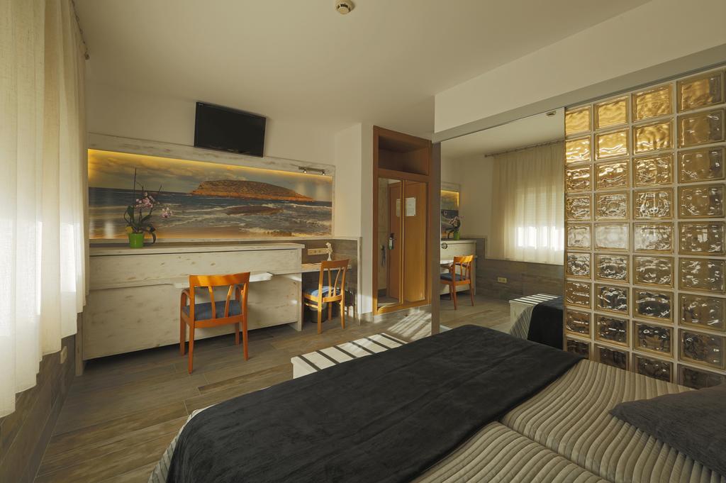 Lux Isla Hotel