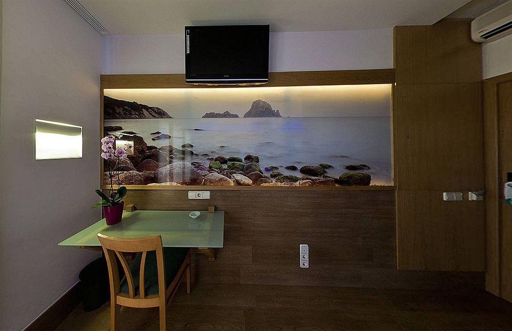 Lux Isla Hotel 3*