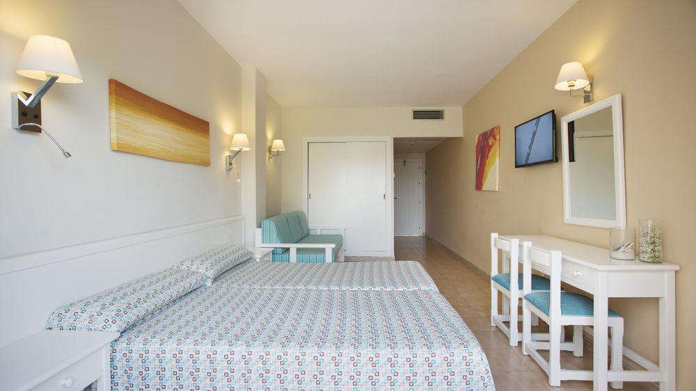 Invisa Club Cala Blanca Hotel Es Figueral