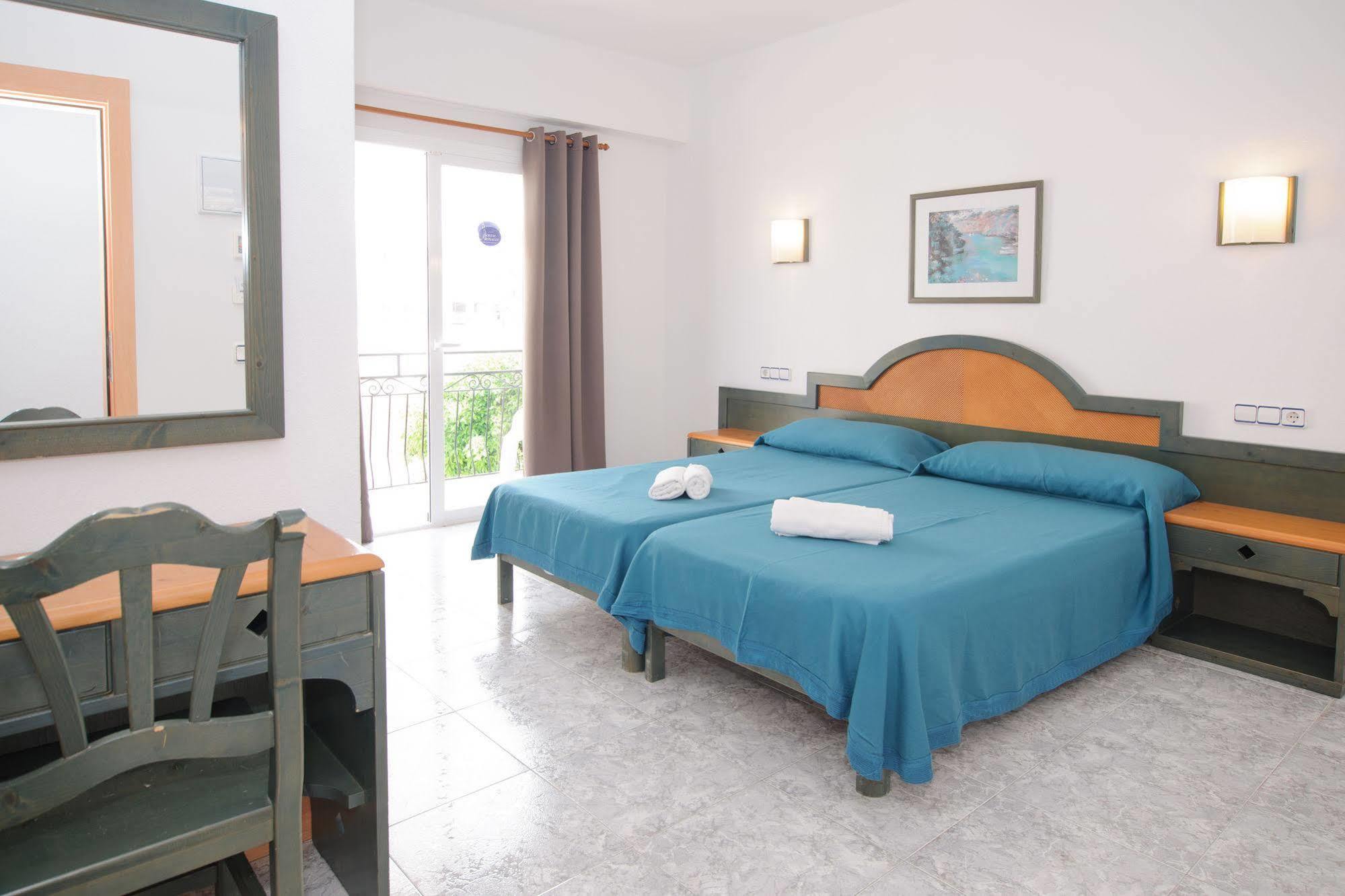 Rosalia * San Antonio (Ibiza)