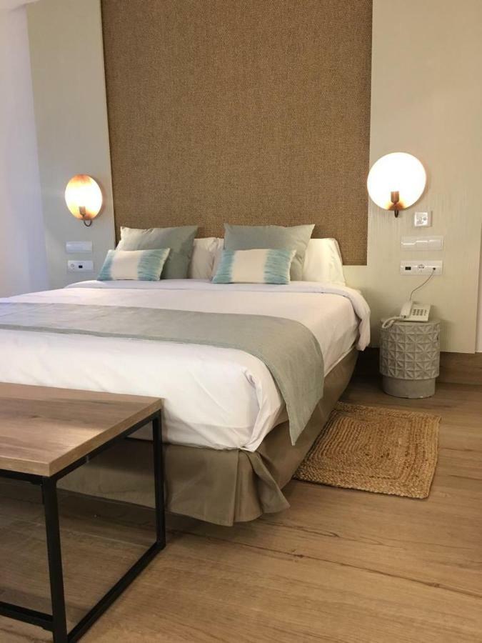 Lux Isla Hotel