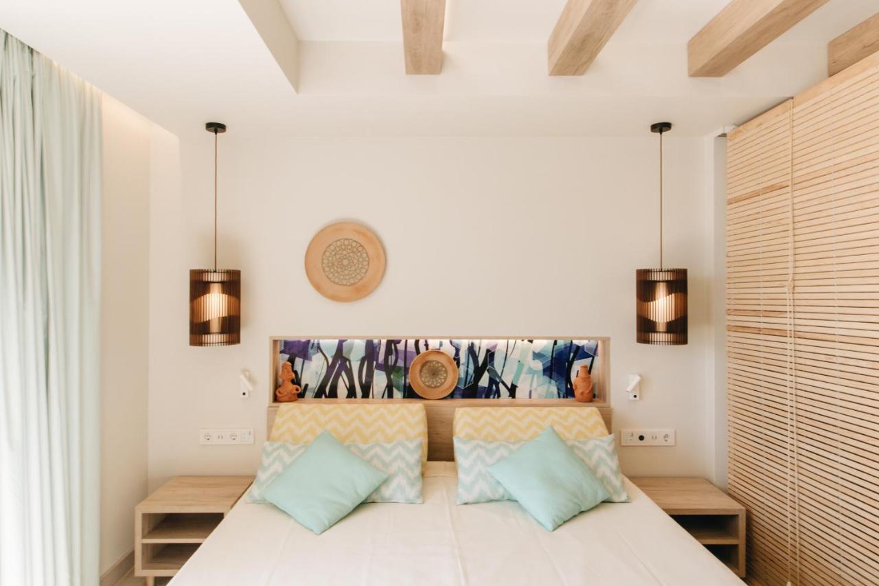 The White (adults Only) Apartment *