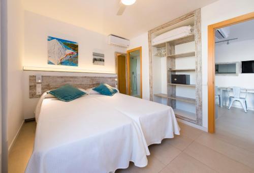 Aparthotel Playa Bella San Antonio (Ibiza)