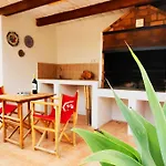 Bonita Casa Con Piscina Privada Y Amplio Jardin