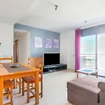 Apartamento De Tres Habitaciones En Playa De Embossa