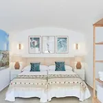 Walk To Ushuaia, Hi & The Beach! - 6Br Villa - Charming Patio & Private Pool
