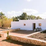 Villa Es Pujolet Renovada 100 Porcien Un Refugio De Paz En El Corazon De Ibiza Piscina Ac Diseno Tranquilidad El Verdadero Ibiza