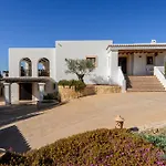 Villa Almond