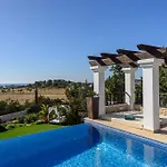Villa Almond