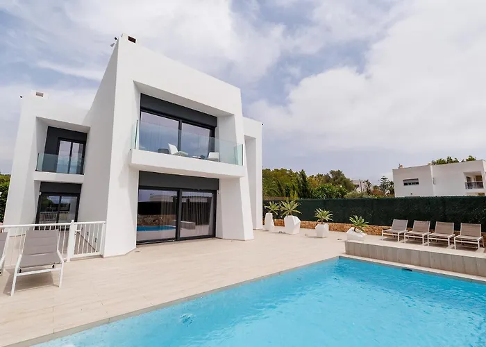 CAN EMYLA NEW MODERN VILLA WITH GYM 5 min FROM PACHA y LÍO