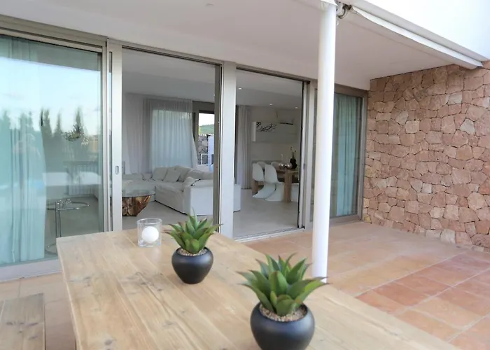 Modern Villa Montecristo
