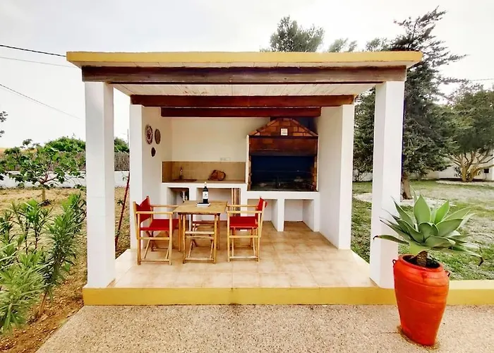 Bonita Casa Con Piscina Privada Y Amplio Jardin