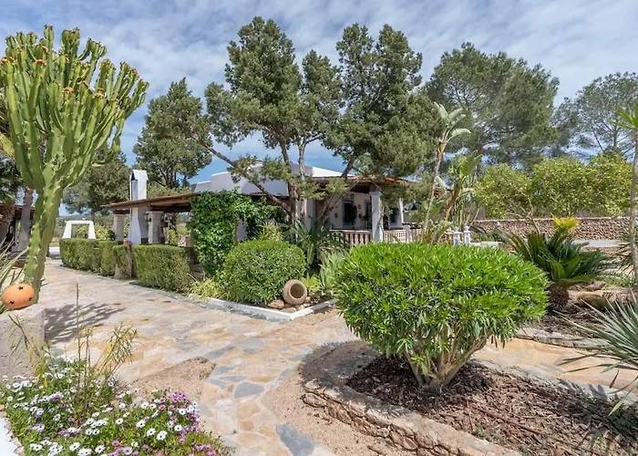 Casa Con Piscina, Jardin Y Juegos Exteriores