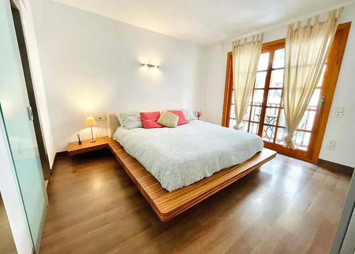 Ensuite Double Room With Terrace In Shared Apartment In Center Of Santa Eularia With Sea View And Close To The Beach