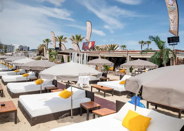 Plaja D En Bossa 4 Bedroom Suite With Pool, Sea View & Only 8Mins Drive To Airport